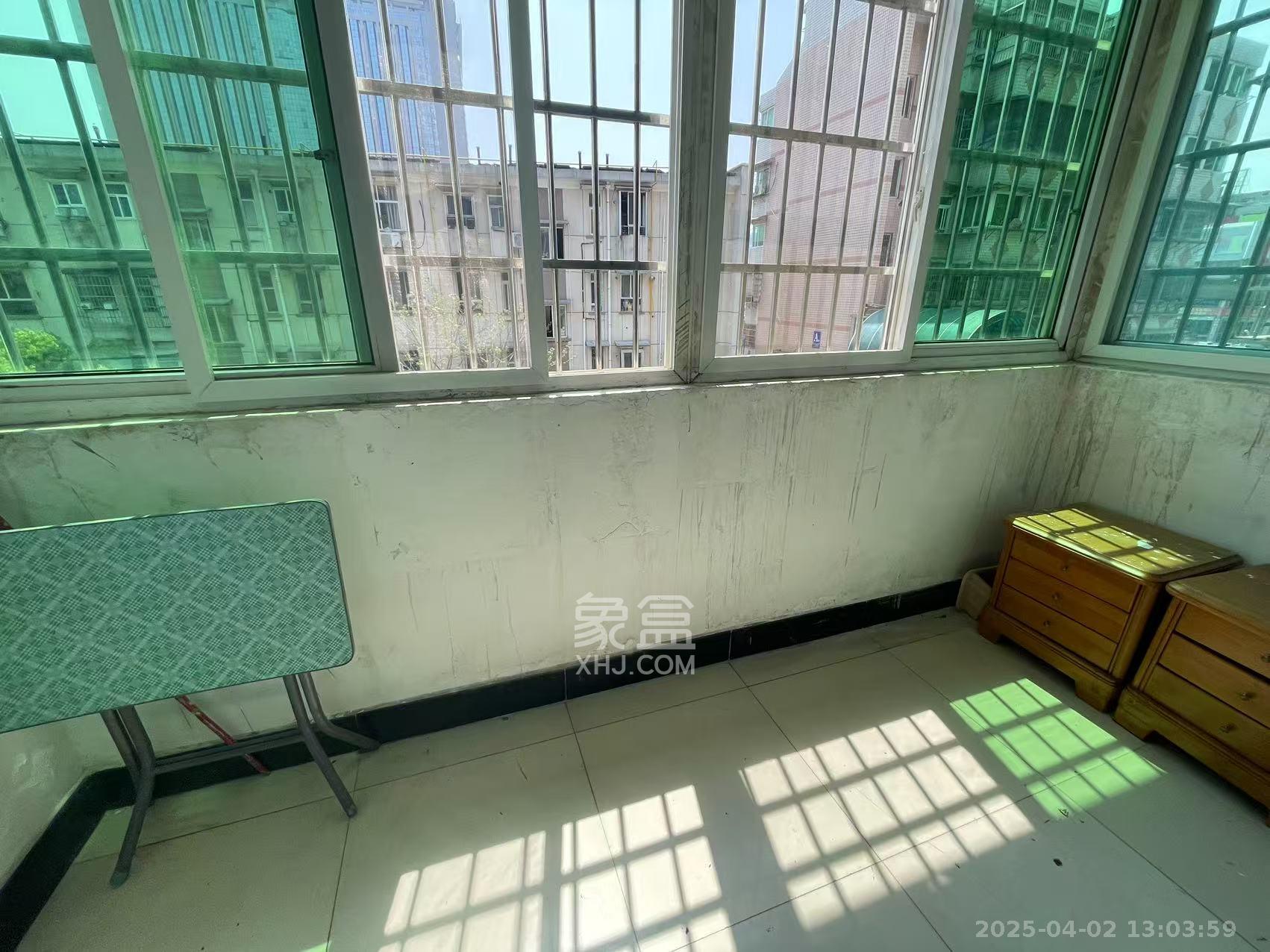 八方公司宿舍(师家老屋)  3室2厅1卫    2300.0元/月 八方公司宿舍(师家老屋)  3室2厅1卫    2300.0元/月室内图