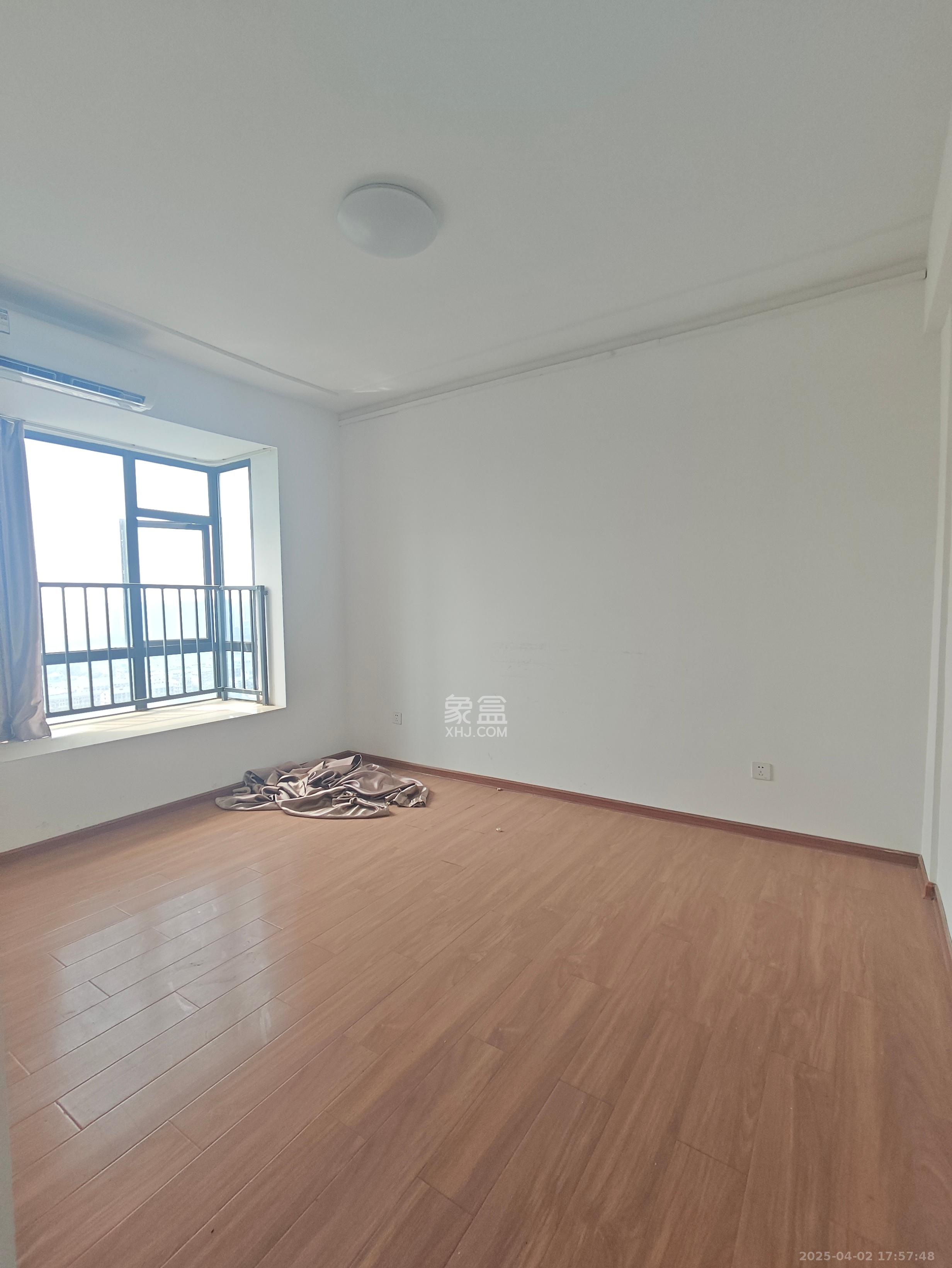 财富港湾(绿领大厦) 3室2厅2卫 2200.0元/月 财富港湾(绿领大厦) 3室2厅2卫 2200.0元/月室内图