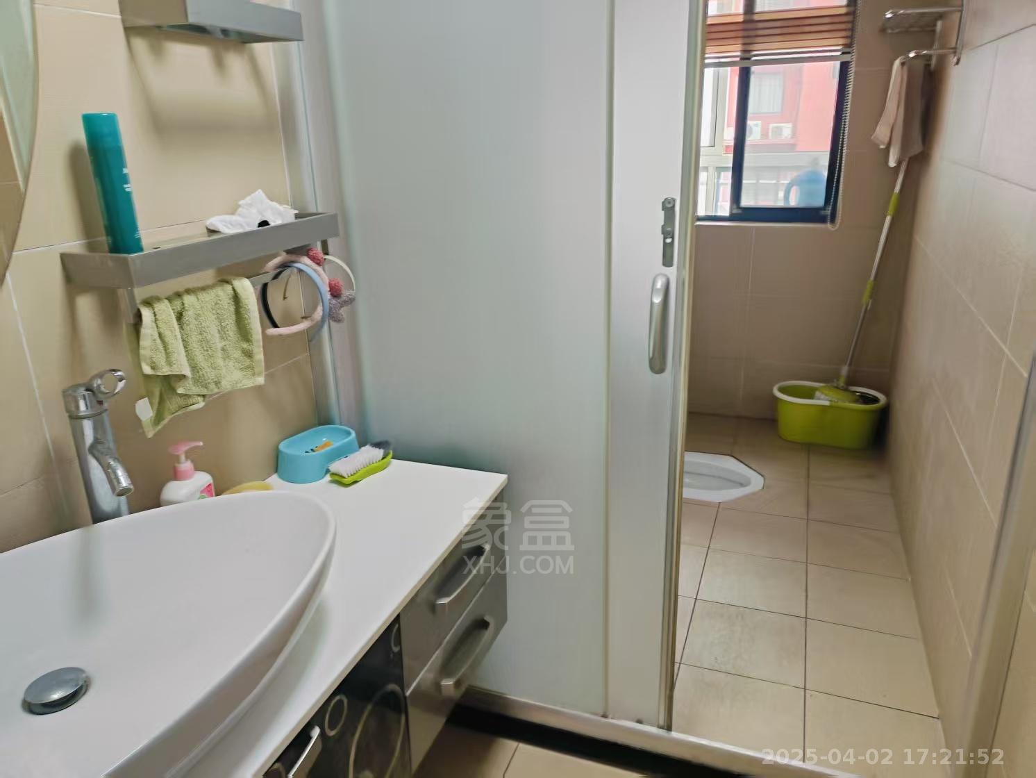 泉塘湾一期 4室2厅2卫 2000.0元/月 泉塘湾一期 4室2厅2卫 2000.0元/月室内图