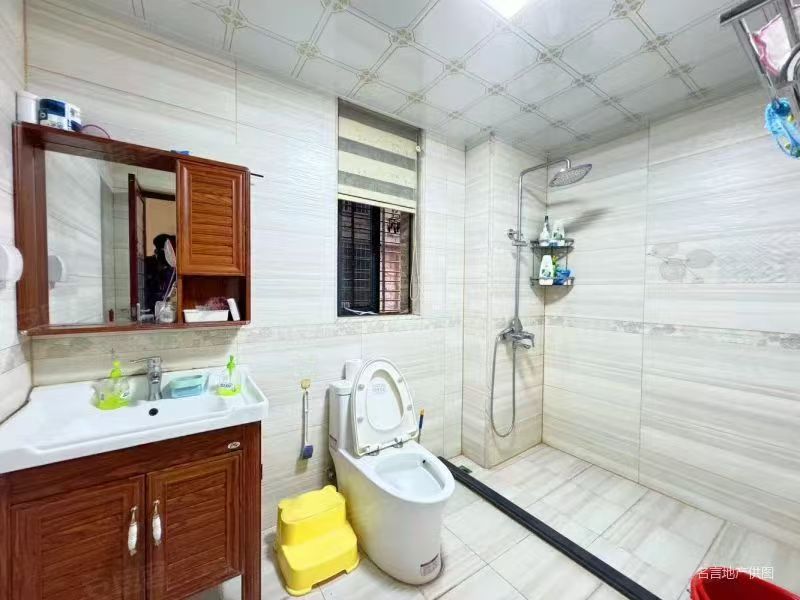 金碧大地豪庭 3室2厅2卫 228.0万 金碧大地豪庭 3室2厅2卫 228.0万客厅