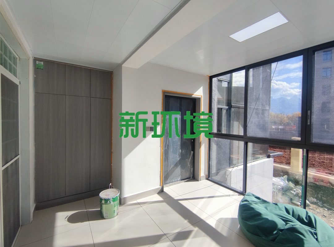市委四号院  3室2厅2卫   68.00万客厅