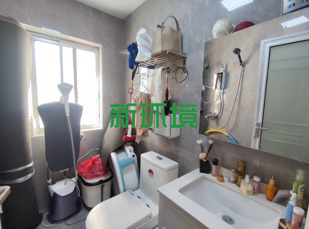 市委四号院  3室2厅2卫   68.00万客厅