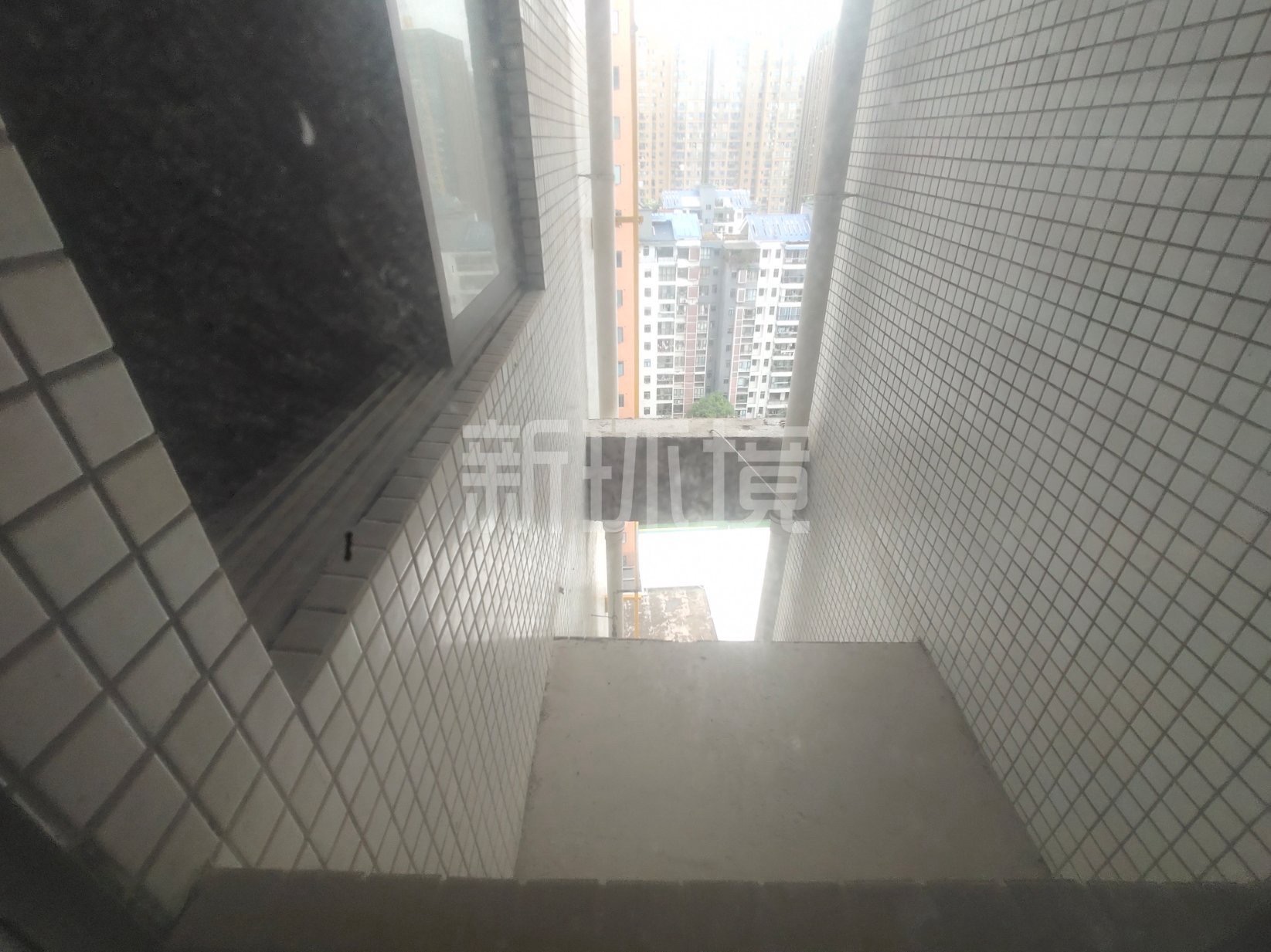 月亮湾三期 3室2厅2卫 77.0万 月亮湾三期 3室2厅2卫 77.0万客厅