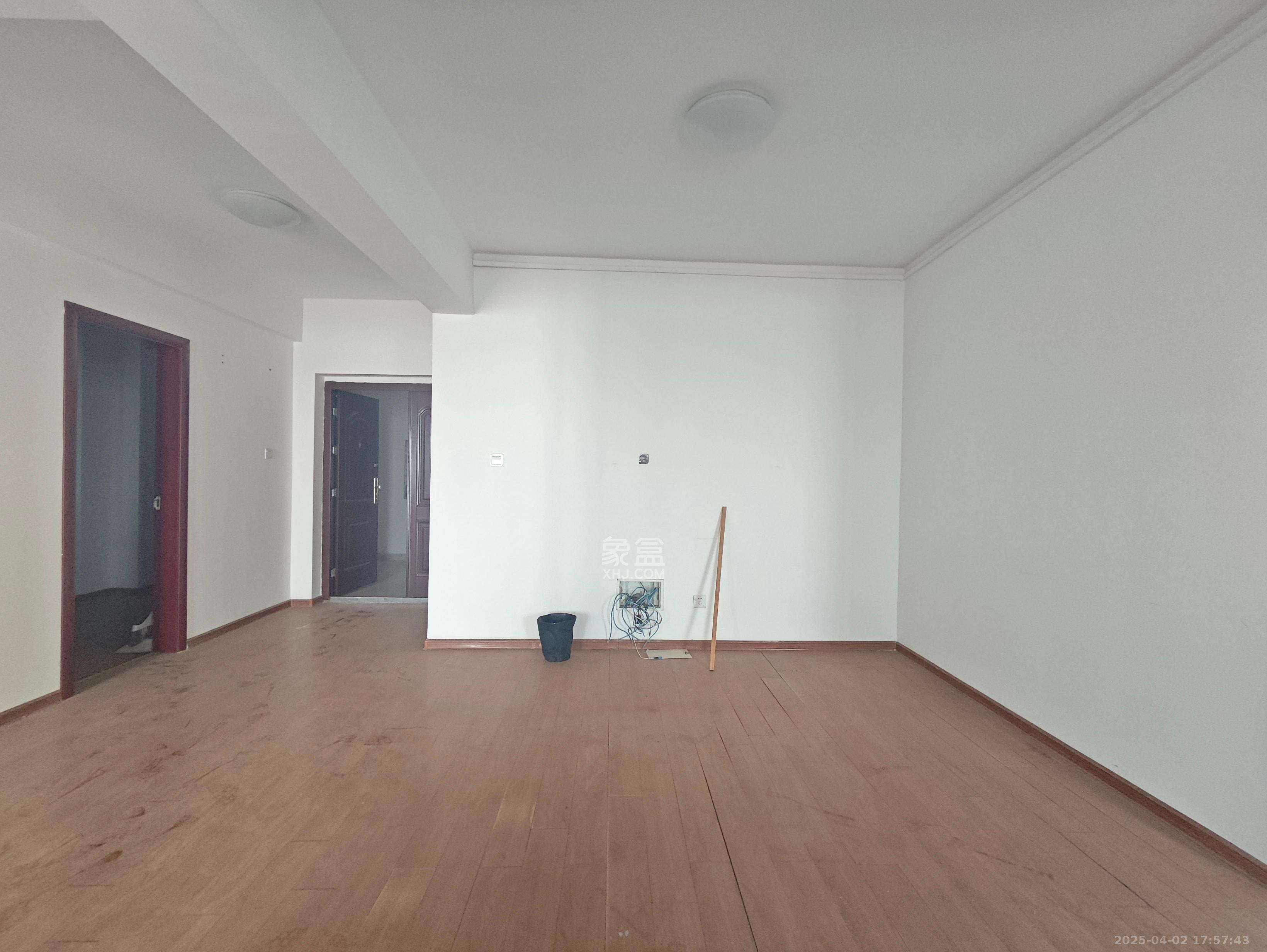 财富港湾(绿领大厦) 3室2厅2卫 2200.0元/月 财富港湾(绿领大厦) 3室2厅2卫 2200.0元/月室内图