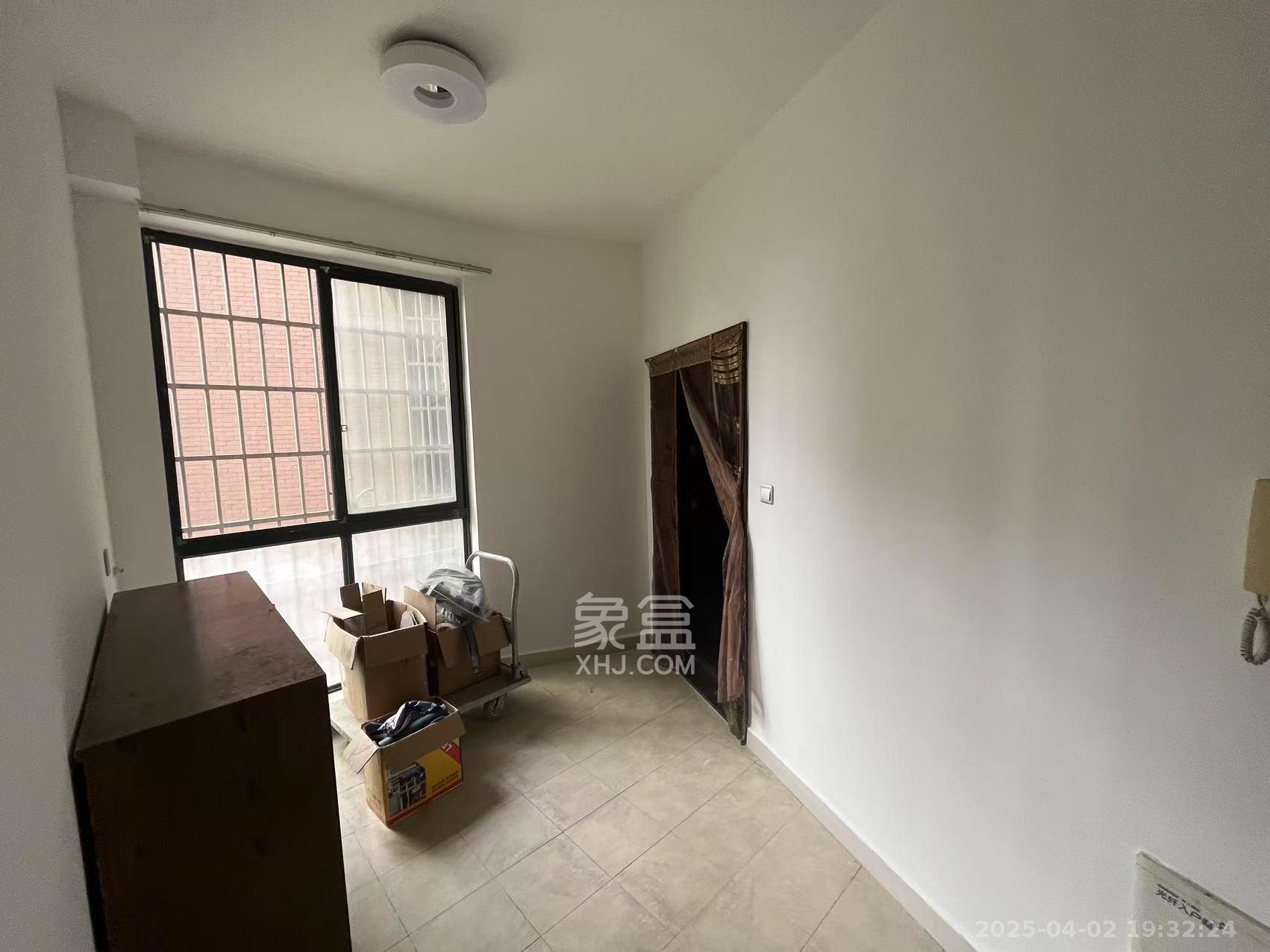 枫华府第  3室2厅2卫    2300.0元/月 枫华府第  3室2厅2卫    2300.0元/月室内图