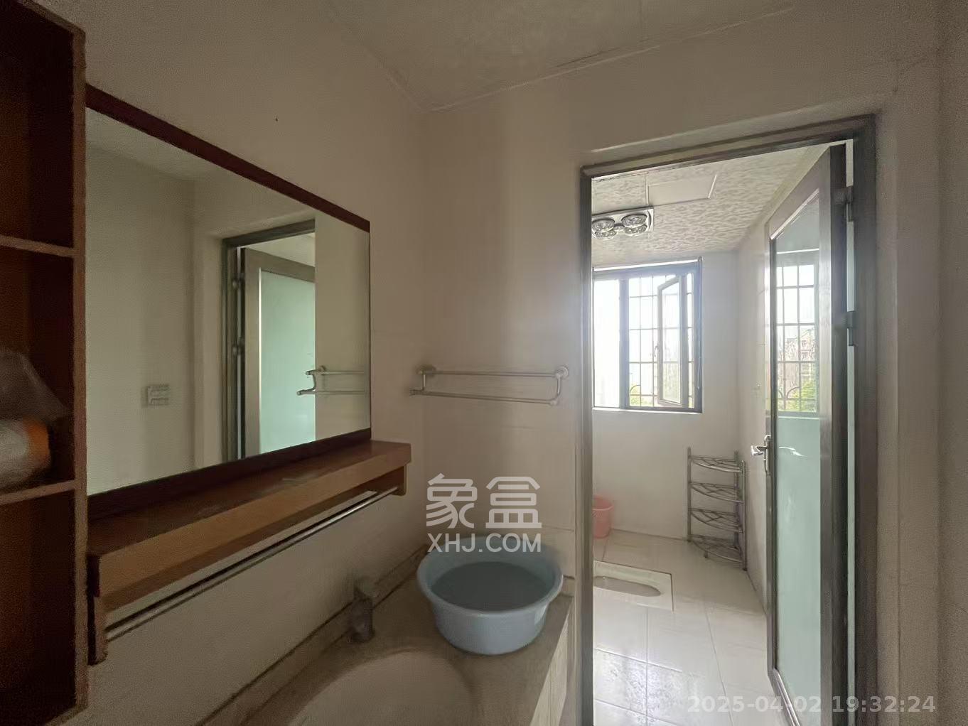 枫华府第  3室2厅2卫    2300.0元/月 枫华府第  3室2厅2卫    2300.0元/月室内图