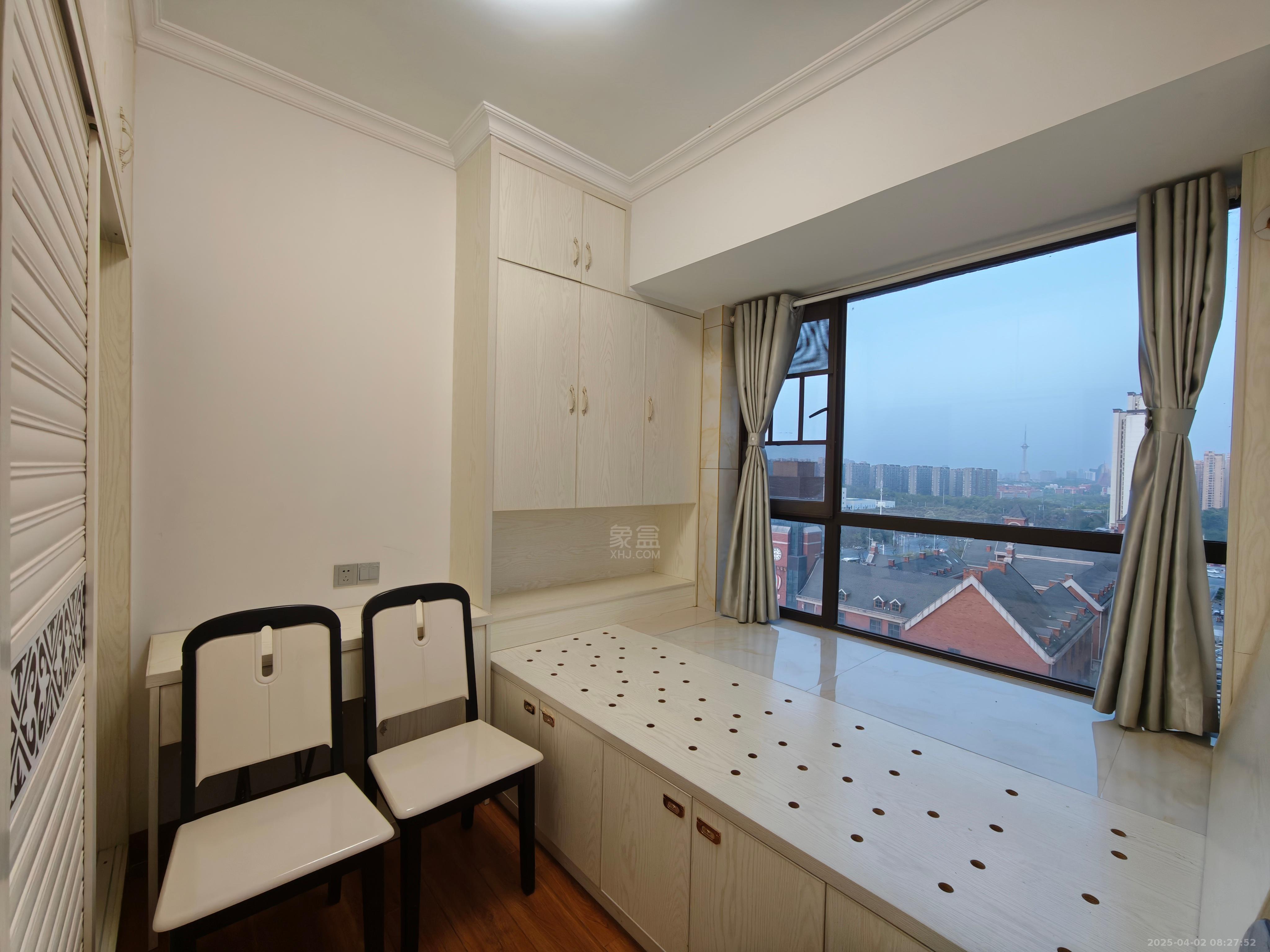 中房天玺湾 3室2厅2卫 1700.0元/月 中房天玺湾 3室2厅2卫 1700.0元/月室内图