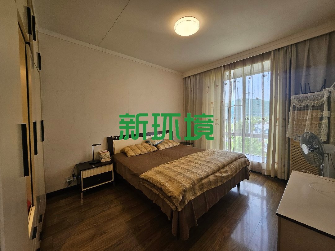 通达花园  4室2厅2卫   75.80万客厅