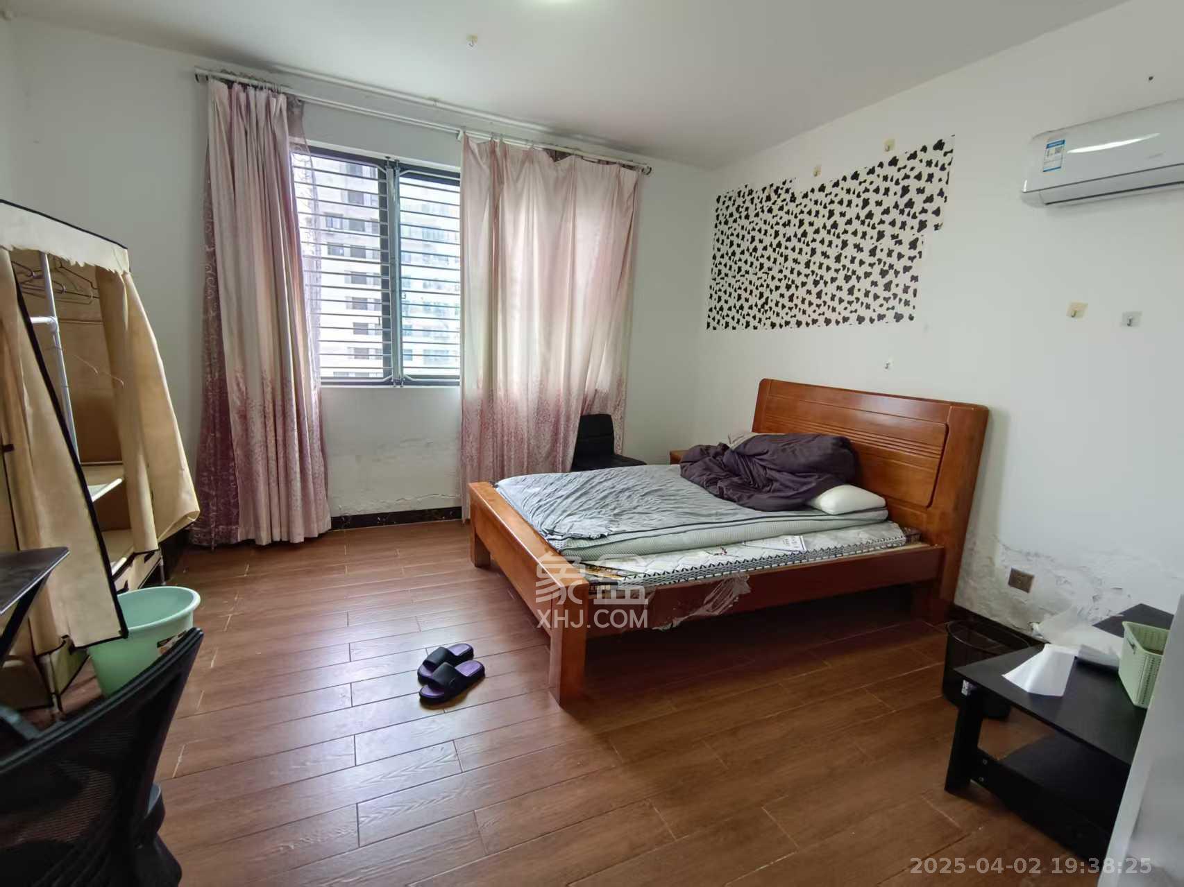 阳光100一期、四五期  4室2厅1卫    2900.0元/月 阳光100一期、四五期  4室2厅1卫    2900.0元/月室内图