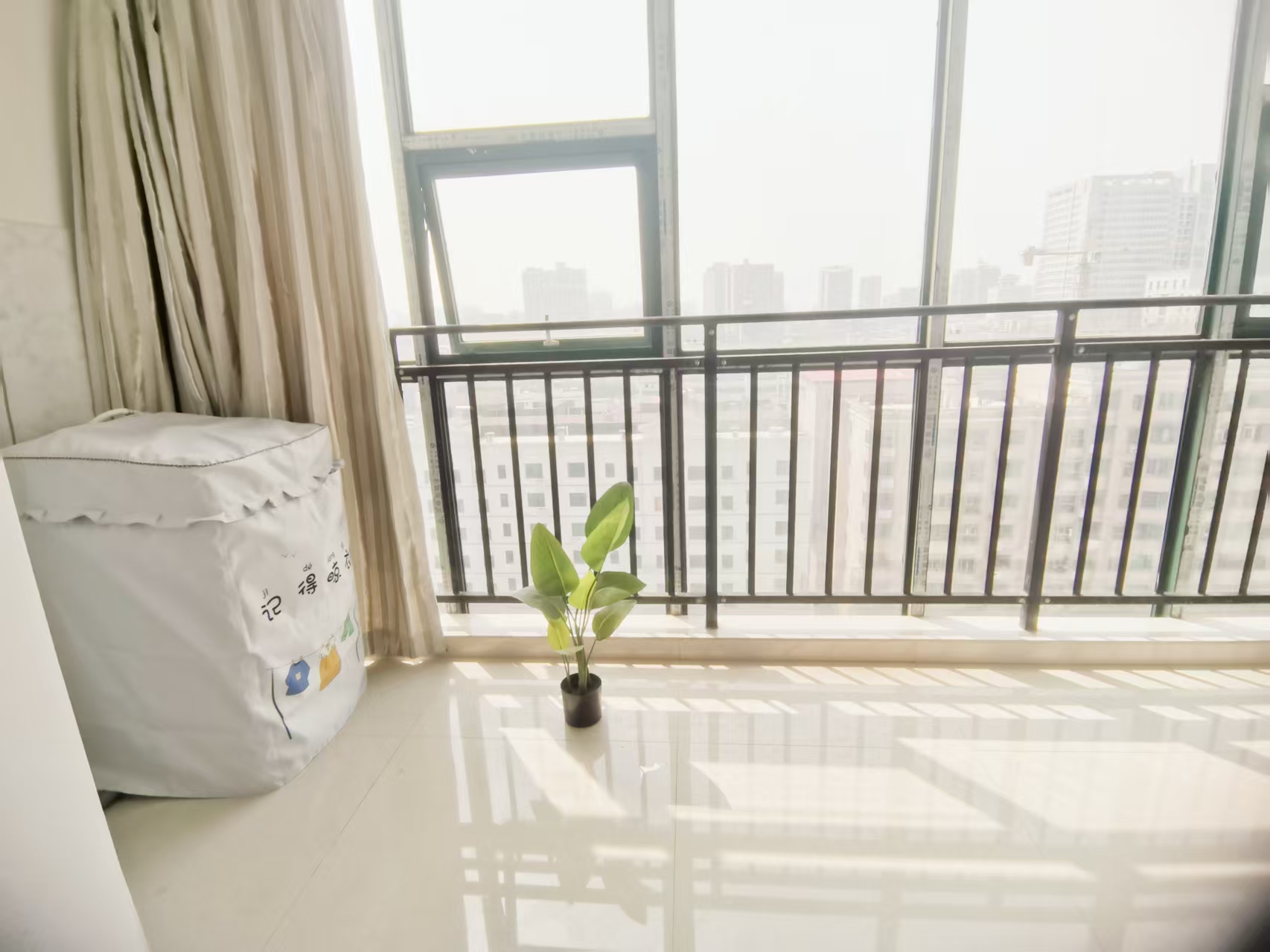 长河广场  3室2厅2卫   2500.00元/月室内图