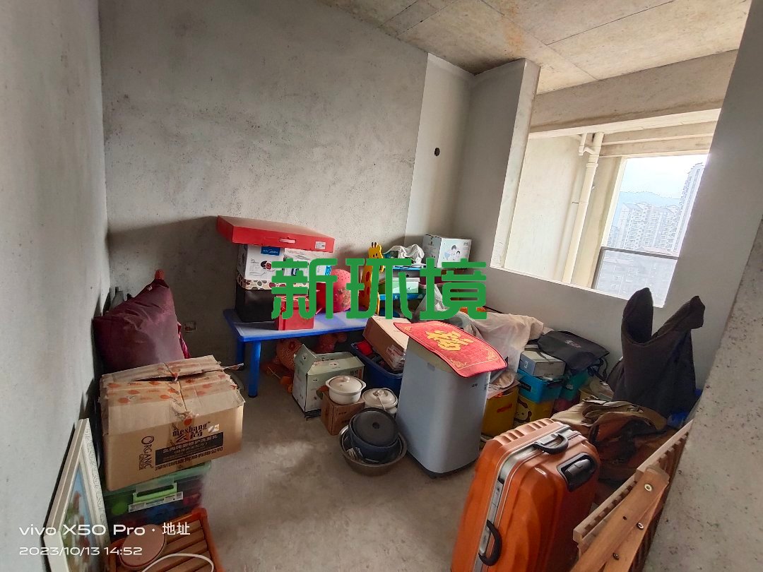 江与城  3室2厅2卫   91.80万客厅