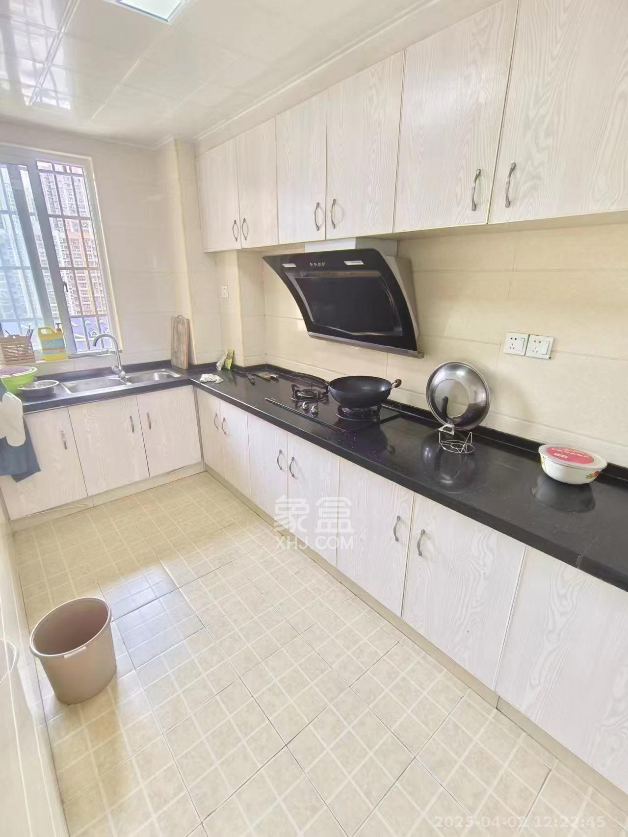 家兴苑 3室2厅2卫 2400.0元/月 家兴苑 3室2厅2卫 2400.0元/月室内图