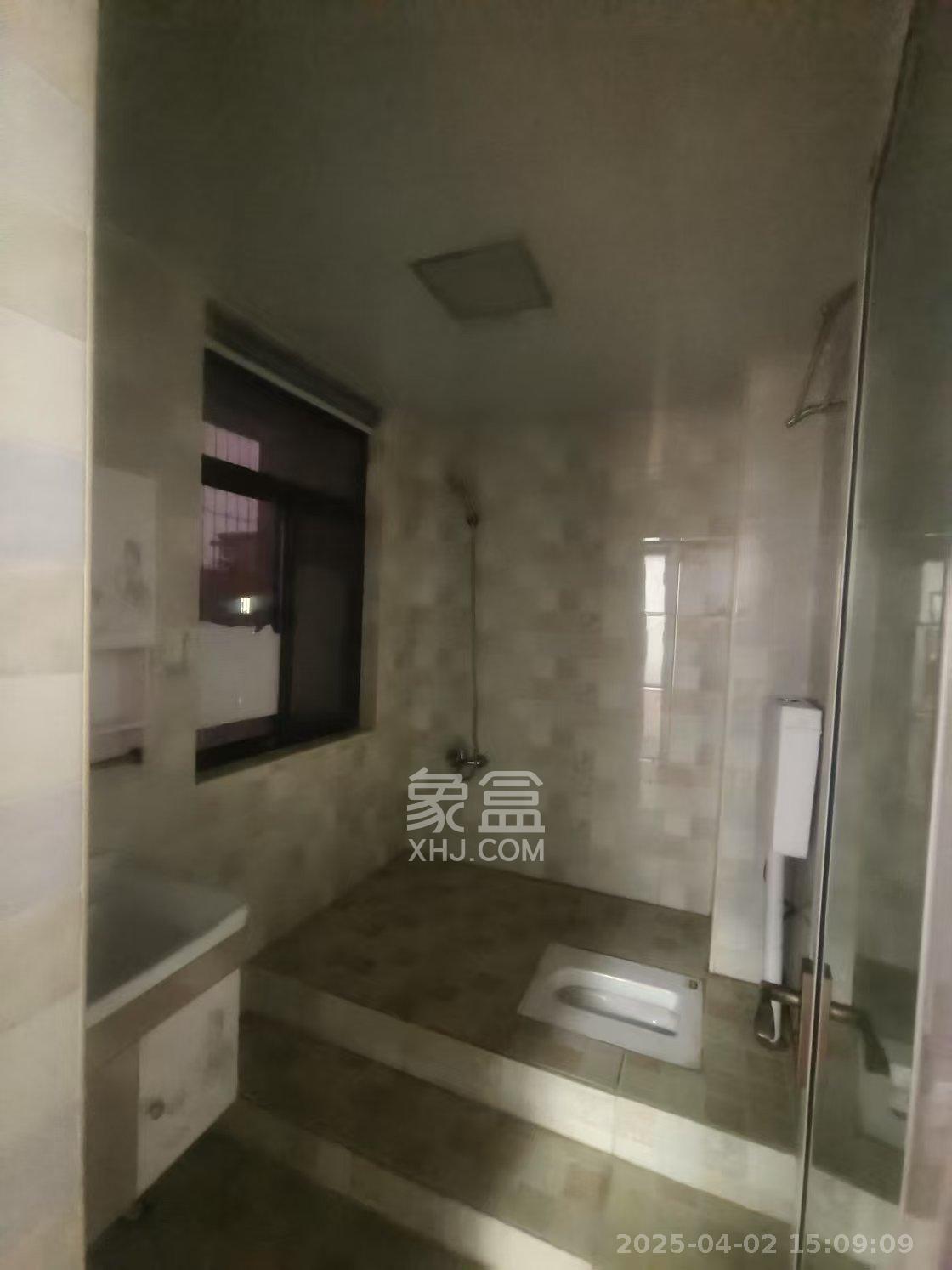 德润小区(丰升德润小区) 3室2厅2卫 2400.0元/月 德润小区(丰升德润小区) 3室2厅2卫 2400.0元/月室内图