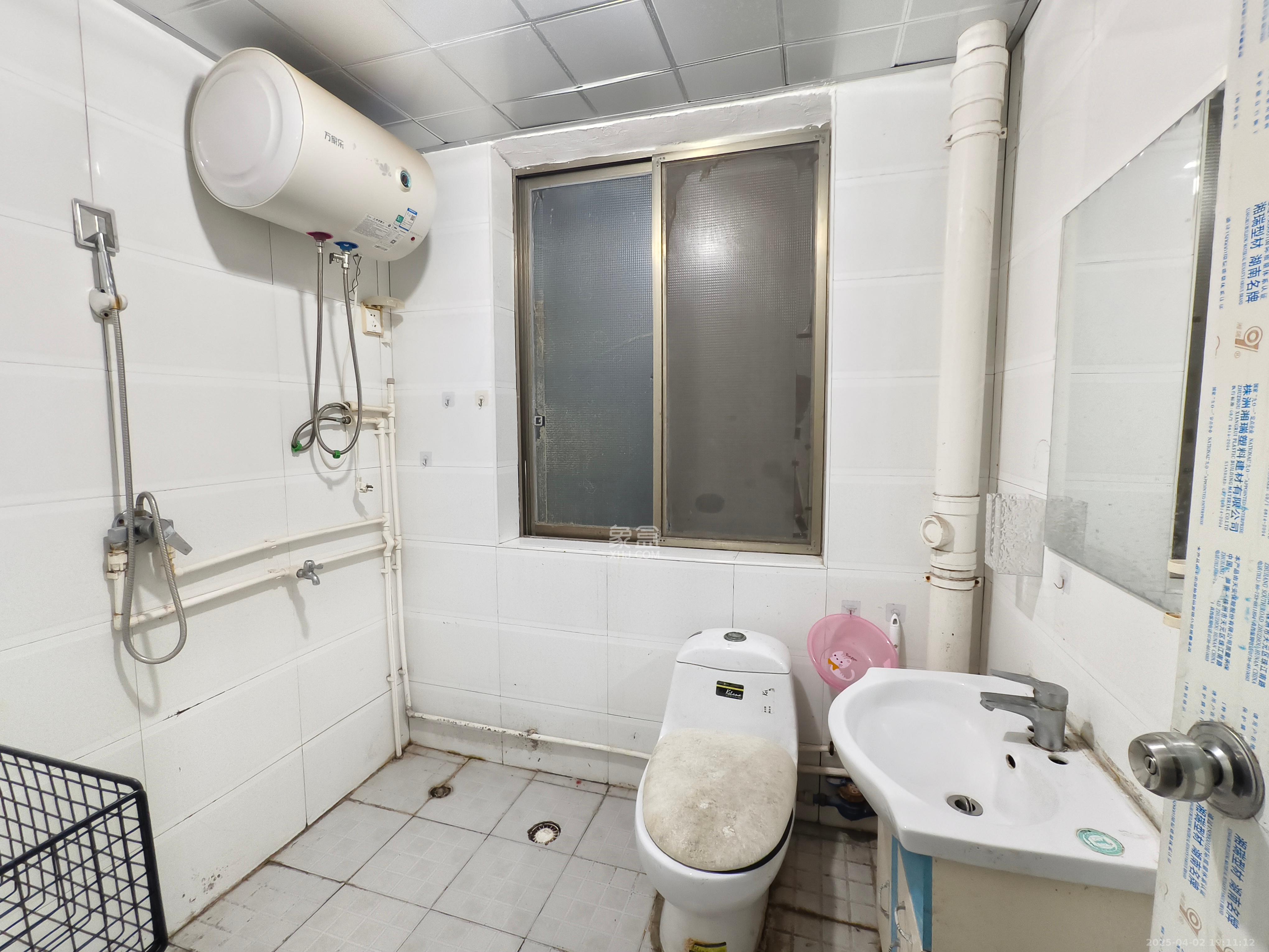 麓谷沐春园 4室2厅1卫 2200.0元/月 麓谷沐春园 4室2厅1卫 2200.0元/月室内图