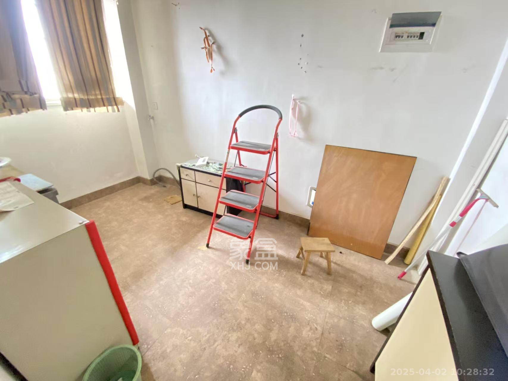 巧克力空间（建鸿达现代大厦）  2室2厅1卫   1800.00元/月室内图