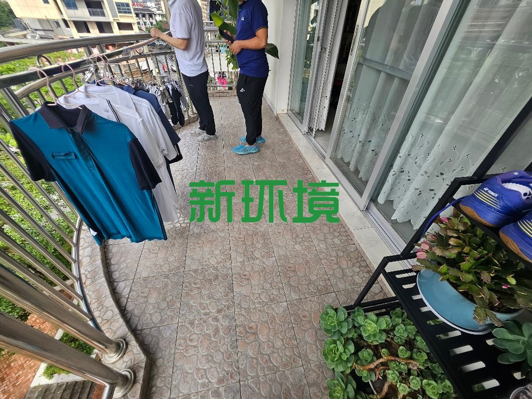 通达花园  4室2厅2卫   75.80万客厅