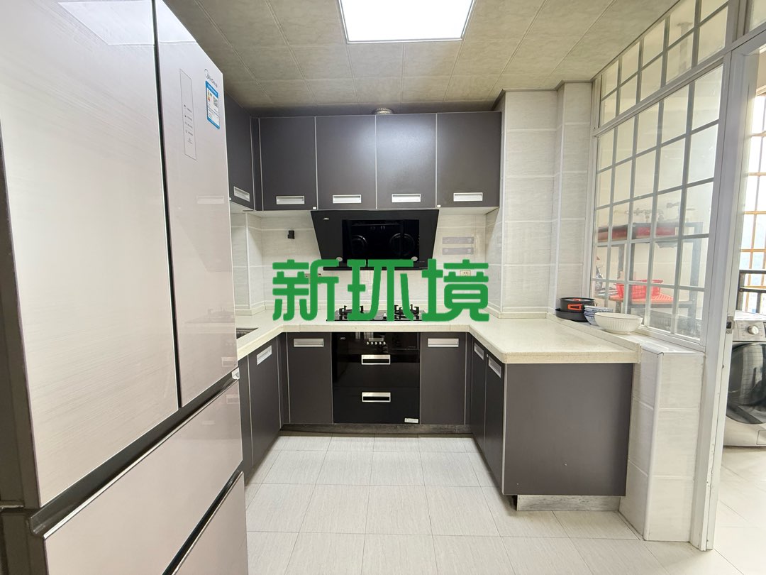 南岸晶都  3室2厅2卫   72.80万客厅