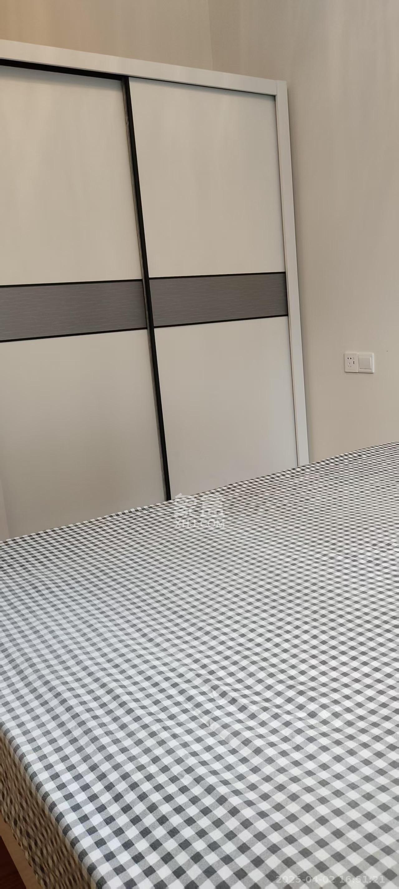 恒大江湾  3室2厅2卫   2800.00元/月室内图