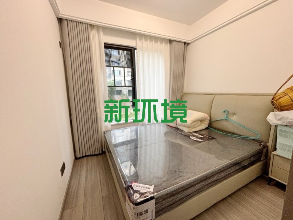 荣盛花语书院  1室0厅0卫   105.00万客厅