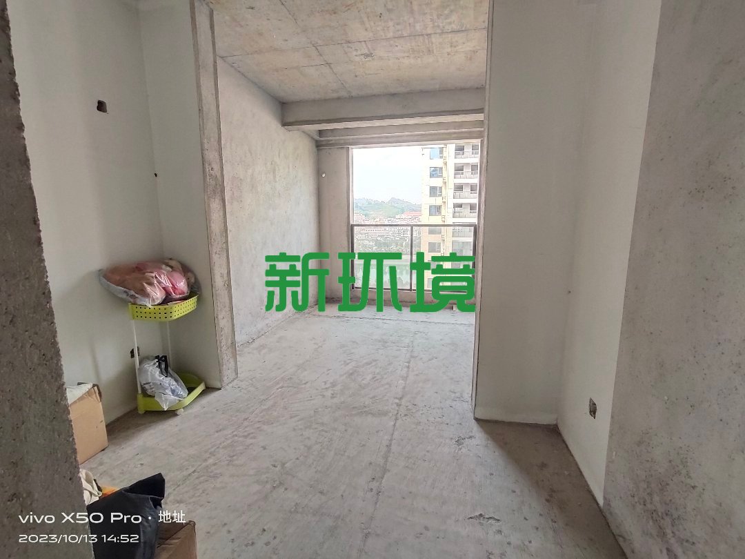 江与城  3室2厅2卫   91.80万客厅