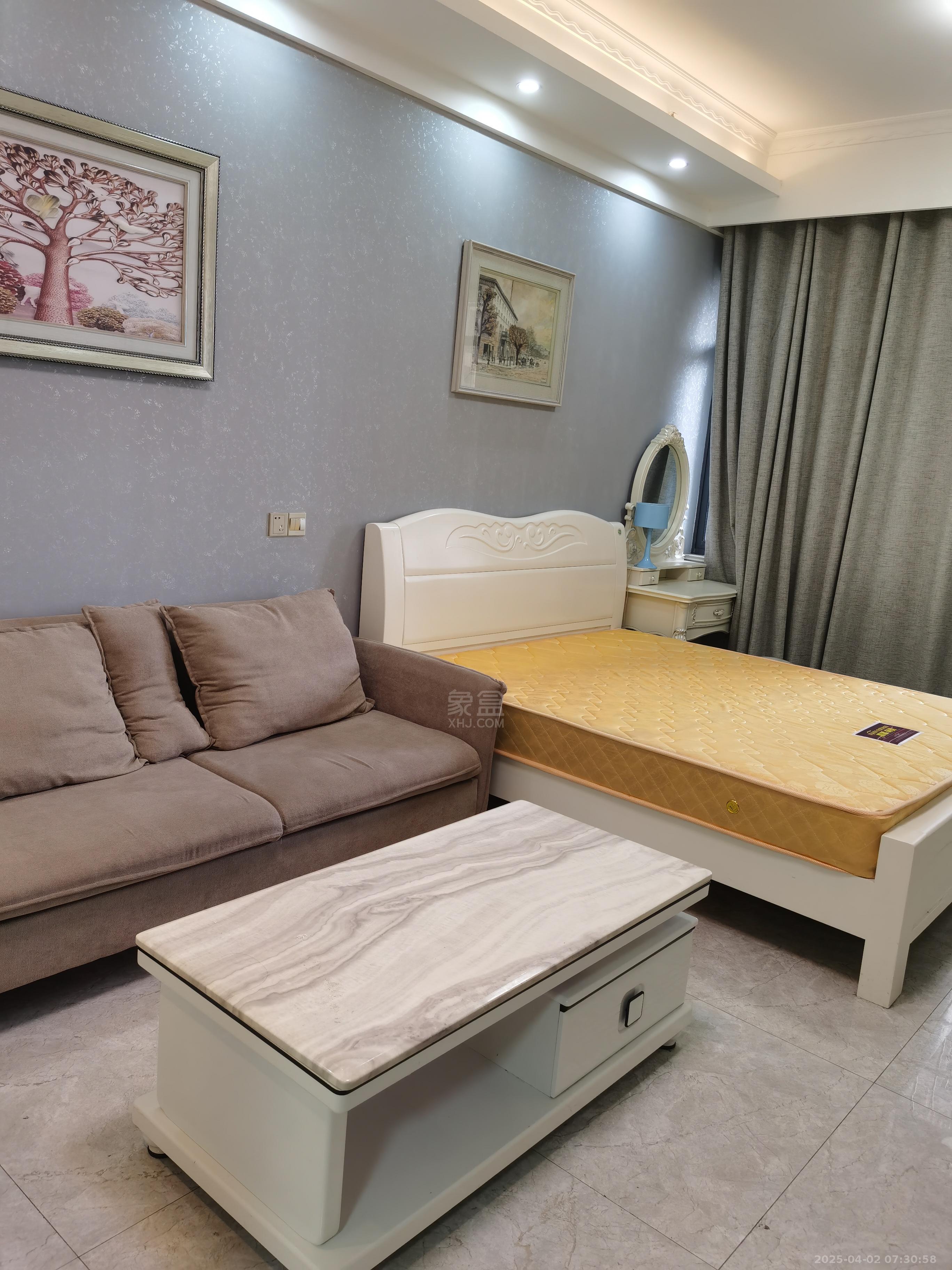 和厚园小区二期  1室1厅1卫    1300.0元/月 和厚园小区二期  1室1厅1卫    1300.0元/月