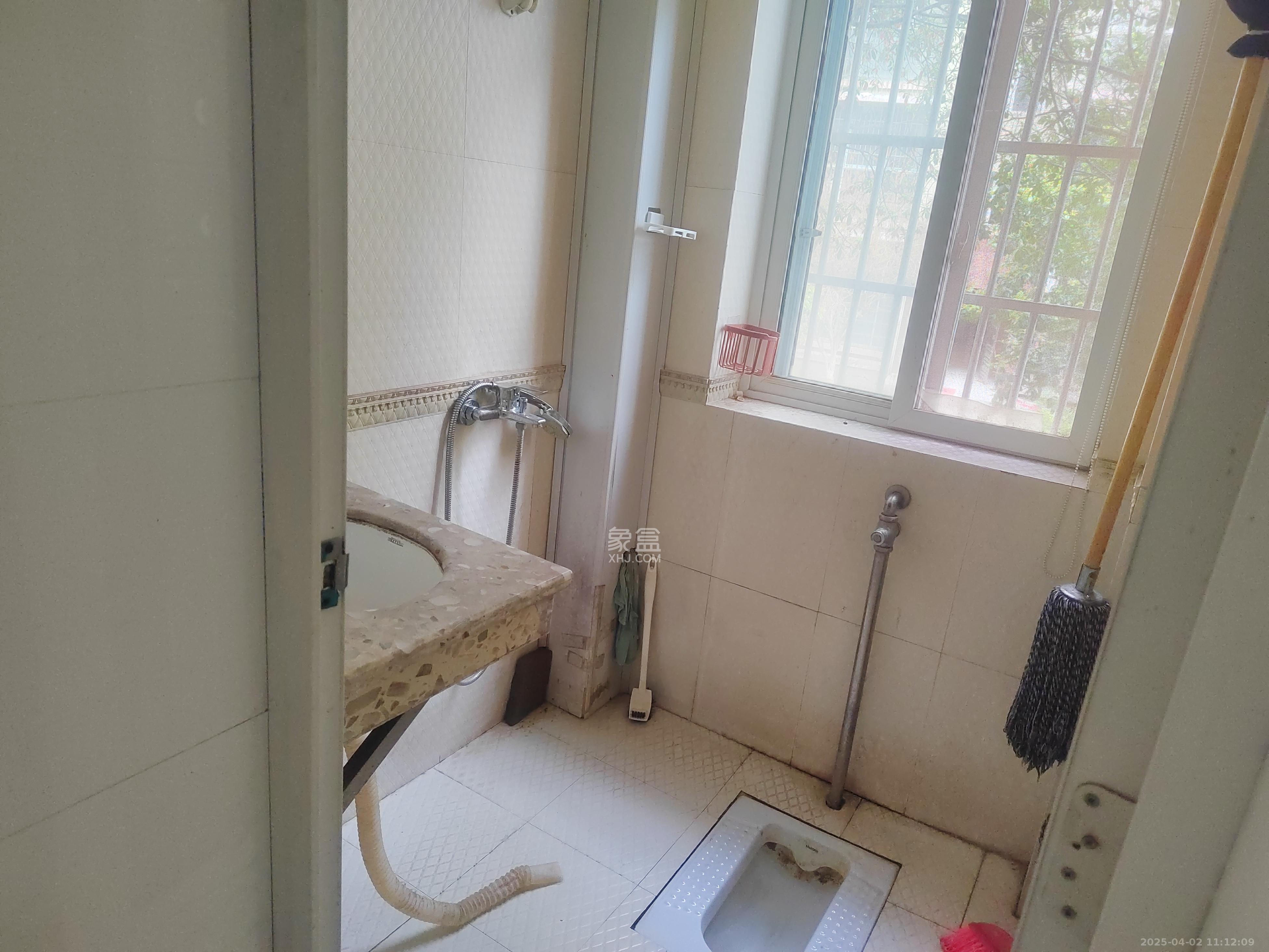 鄱阳小区  2室2厅1卫    1300.0元/月室内图