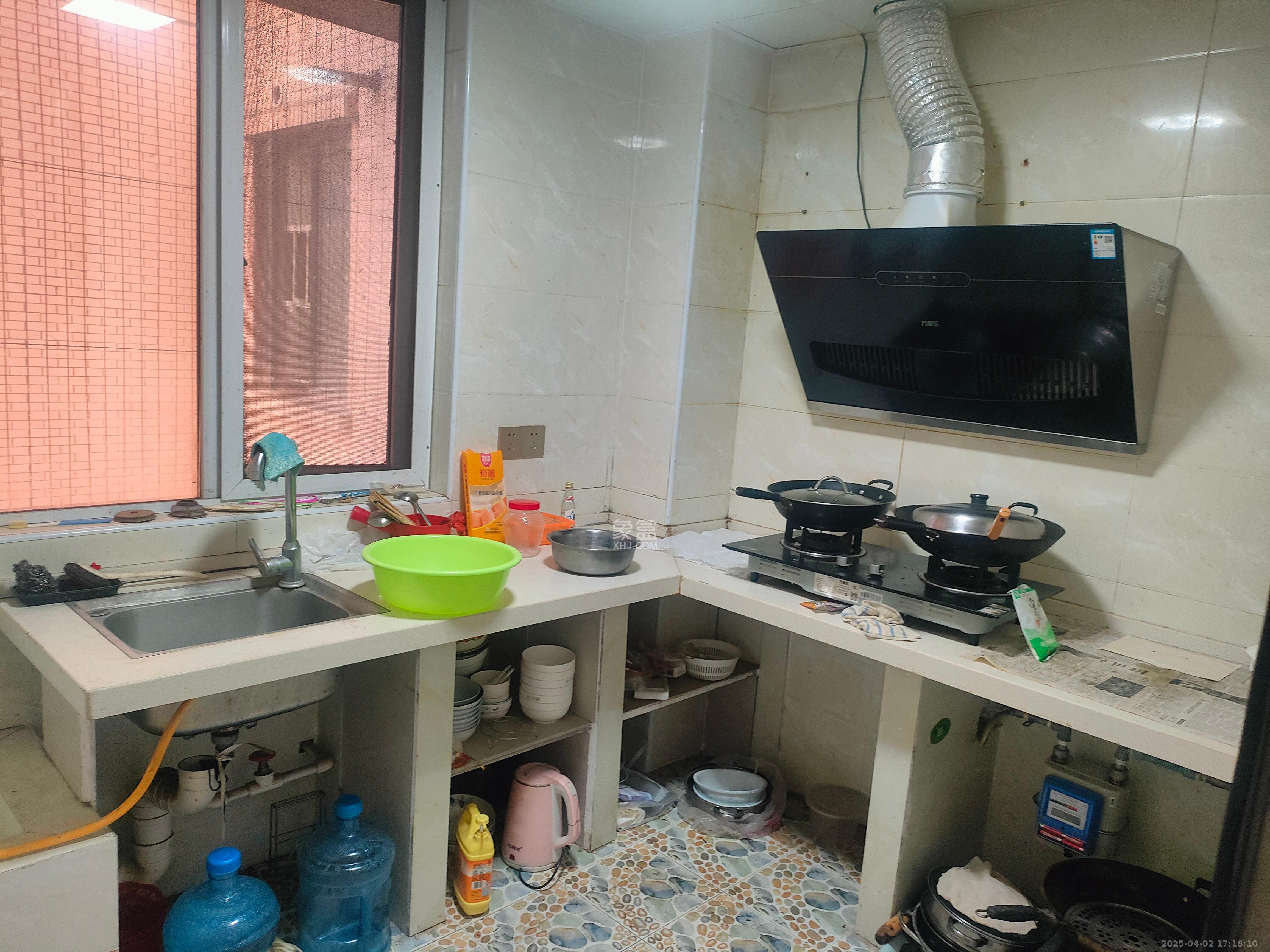 丽发新城 3室2厅1卫 1800.0元/月 丽发新城 3室2厅1卫 1800.0元/月室内图