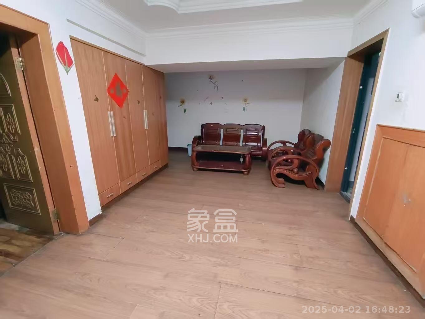 三兴公寓(三兴小区) 2室1厅1卫 1800.0元/月 三兴公寓(三兴小区) 2室1厅1卫 1800.0元/月室内图