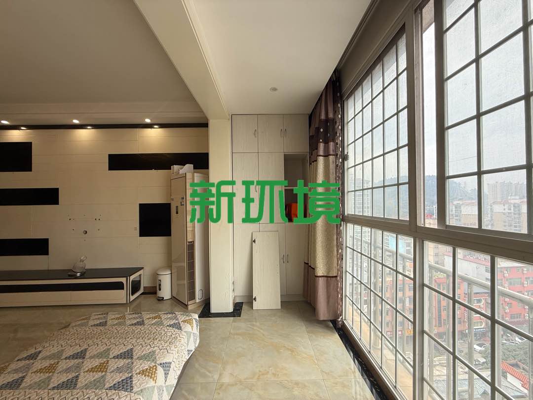 南岸晶都  3室2厅2卫   72.80万客厅