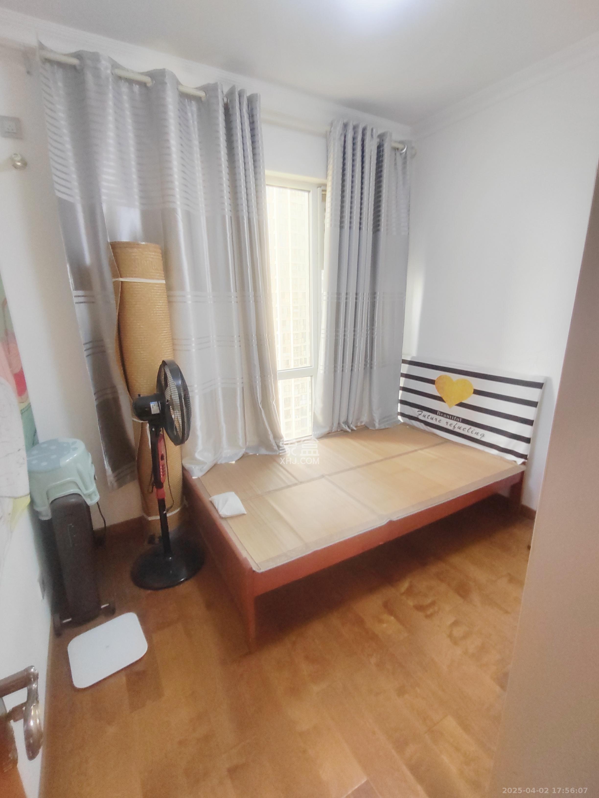 蓝光幸福满庭  3室2厅1卫   2300.00元/月室内图