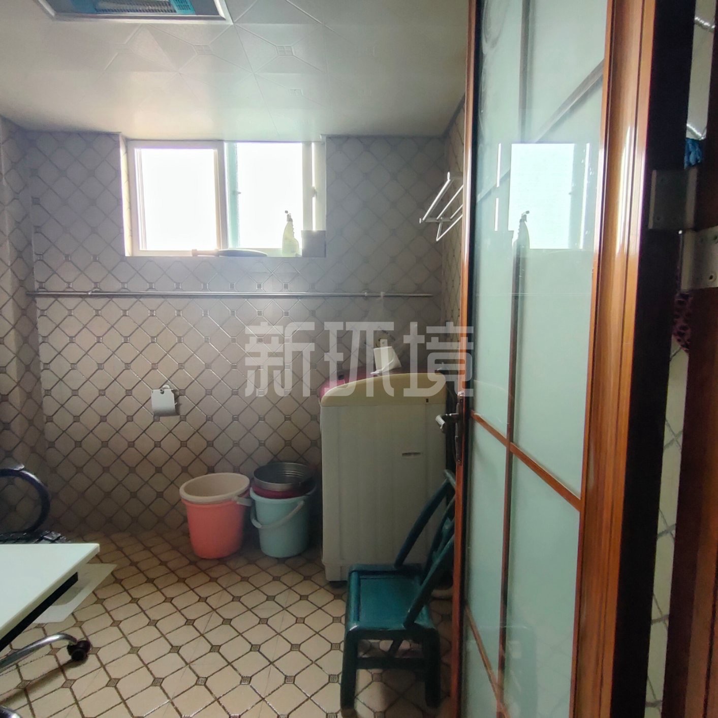 德皇新城  4室2厅2卫   75.00万客厅