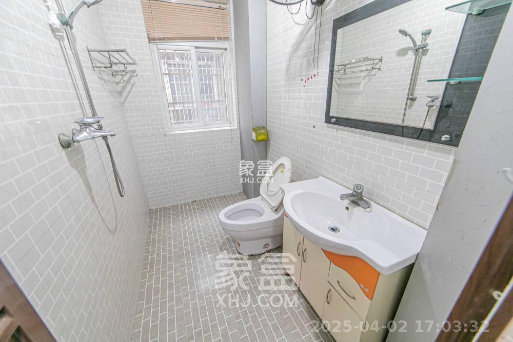星沙教师公寓  3室2厅2卫   2200.00元/月室内图