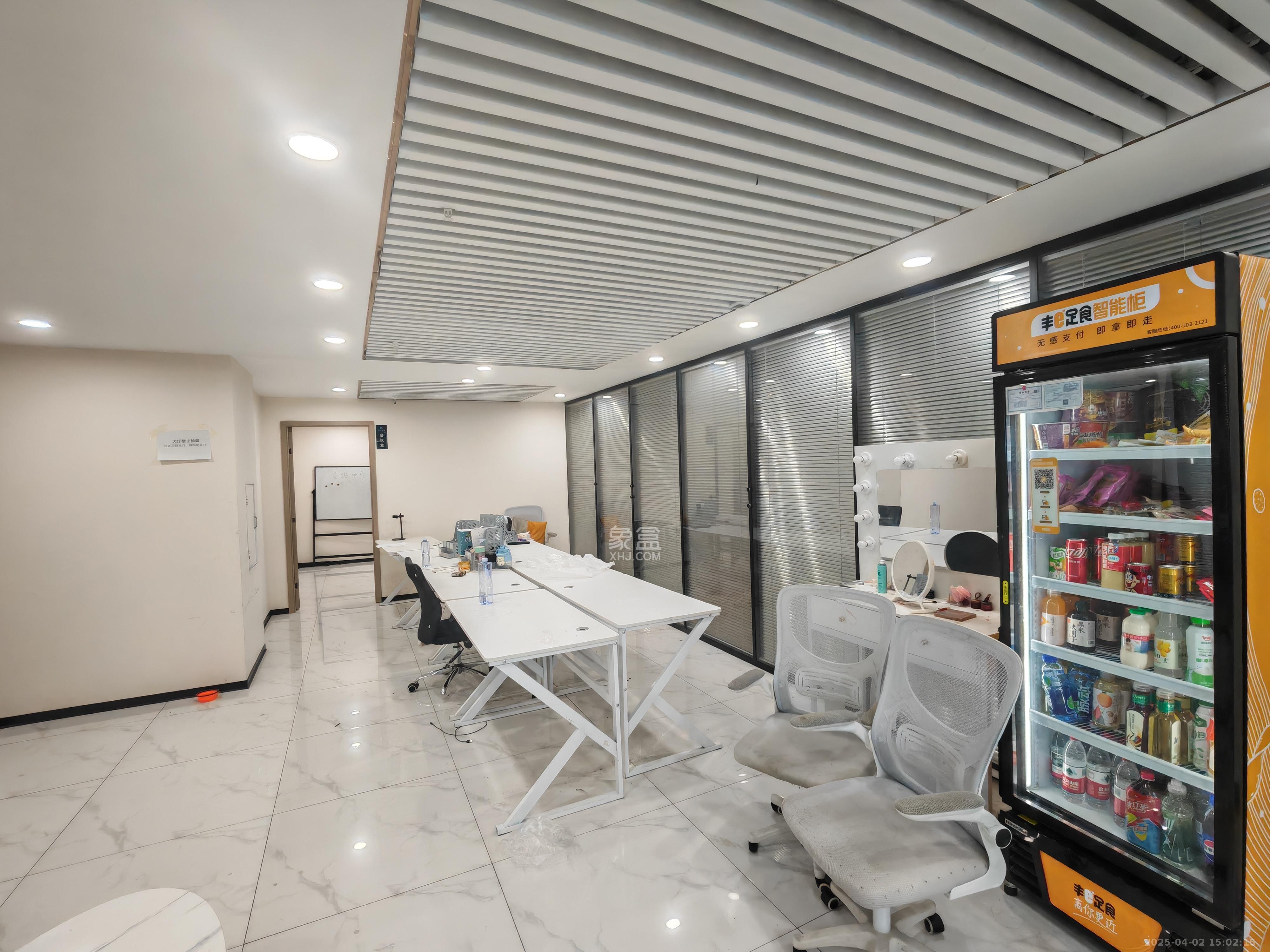 蓝湾国际广场 1室1厅1卫 15800.0元/月 蓝湾国际广场 1室1厅1卫 15800.0元/月室内图