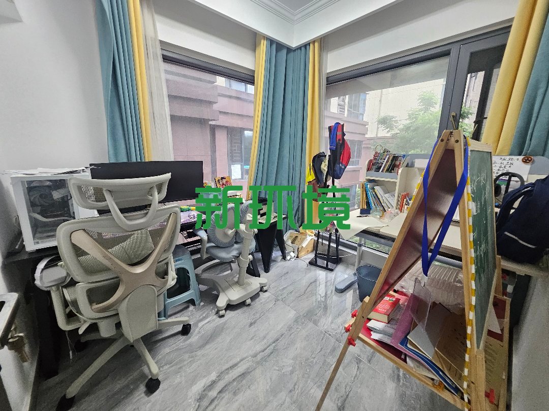 中天鹭鸶湾龙庭二期  4室2厅2卫   132.00万客厅