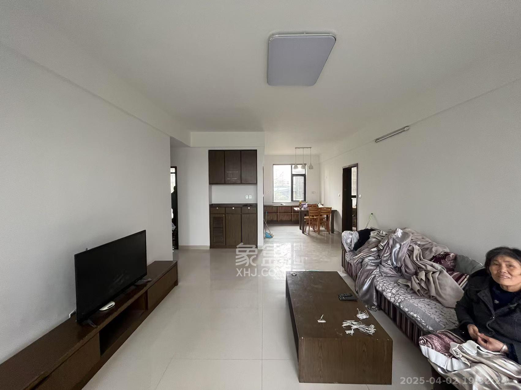 枫华府第  3室2厅2卫    2300.0元/月 枫华府第  3室2厅2卫    2300.0元/月室内图