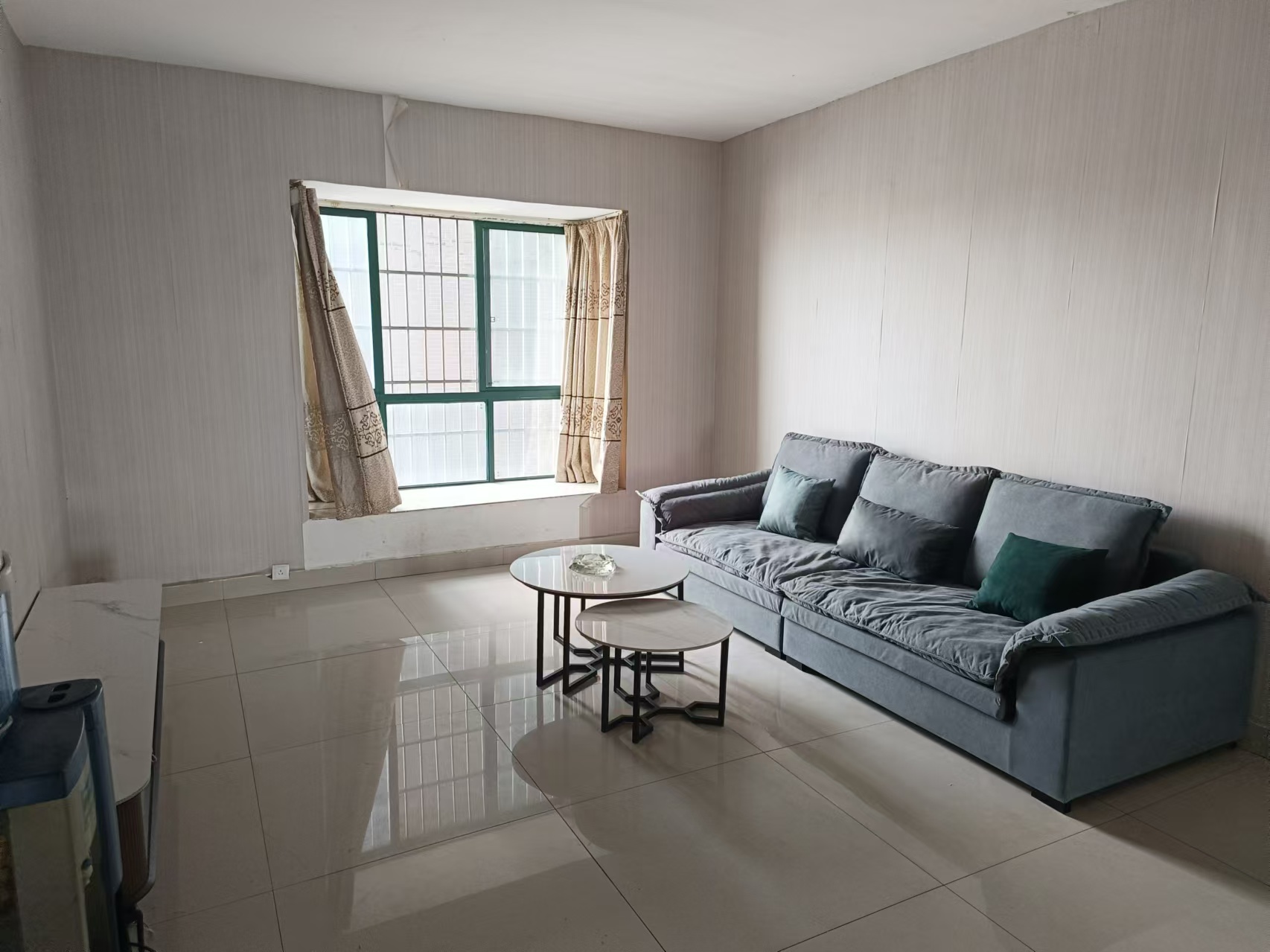 长和广场 1室2厅2卫 2100.0元/月 长和广场 1室2厅2卫 2100.0元/月室内图