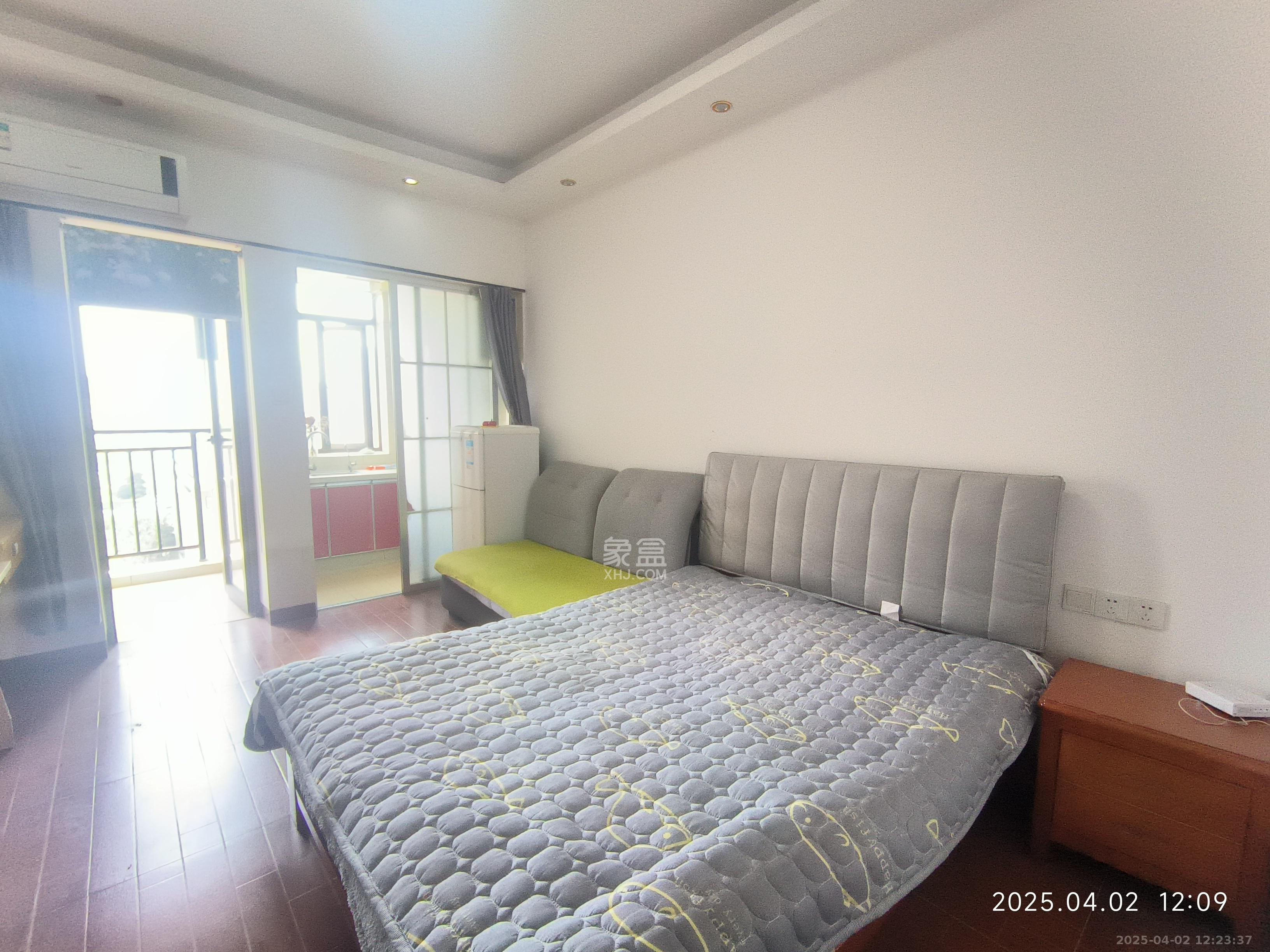 水岸世景  1室1厅1卫   1050.00元/月