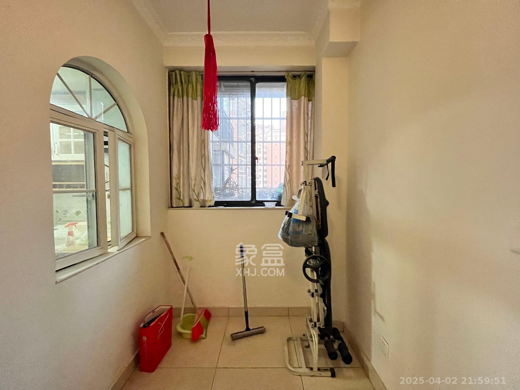 枫华府第 4室2厅2卫 2400.00元/月 枫华府第 4室2厅2卫 2400.00元/月室内图