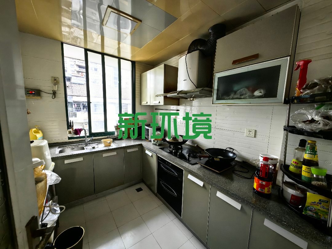 鼎泰逸景园  3室2厅2卫   50.00万客厅