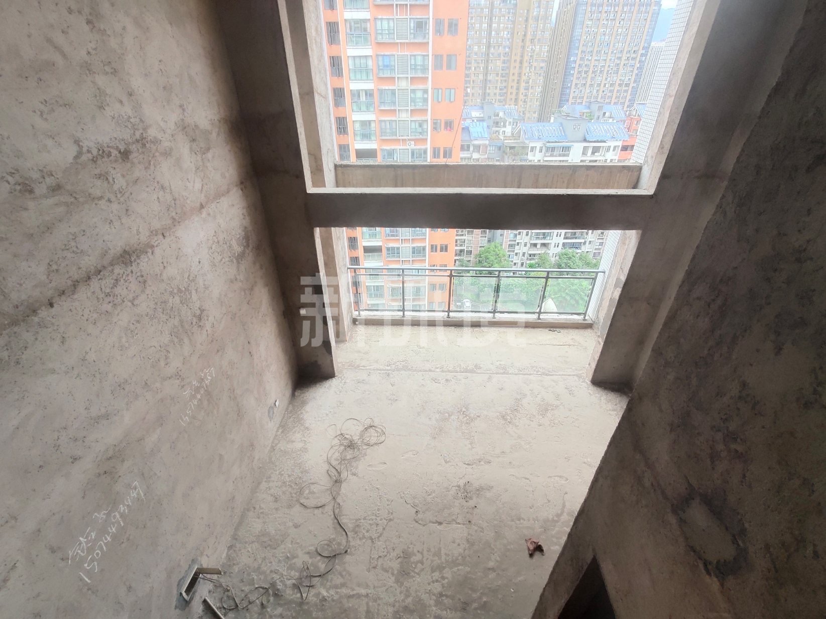 月亮湾三期 3室2厅2卫 77.0万 月亮湾三期 3室2厅2卫 77.0万客厅