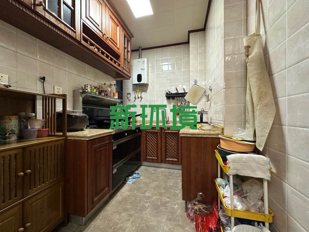 中天鹭鸶湾龙庭二期  1室3厅2卫   79.80万客厅