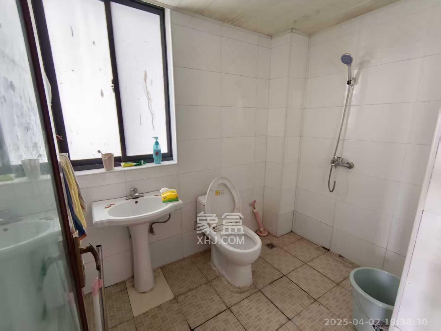 阳光100一期、四五期  4室2厅1卫    2900.0元/月 阳光100一期、四五期  4室2厅1卫    2900.0元/月室内图