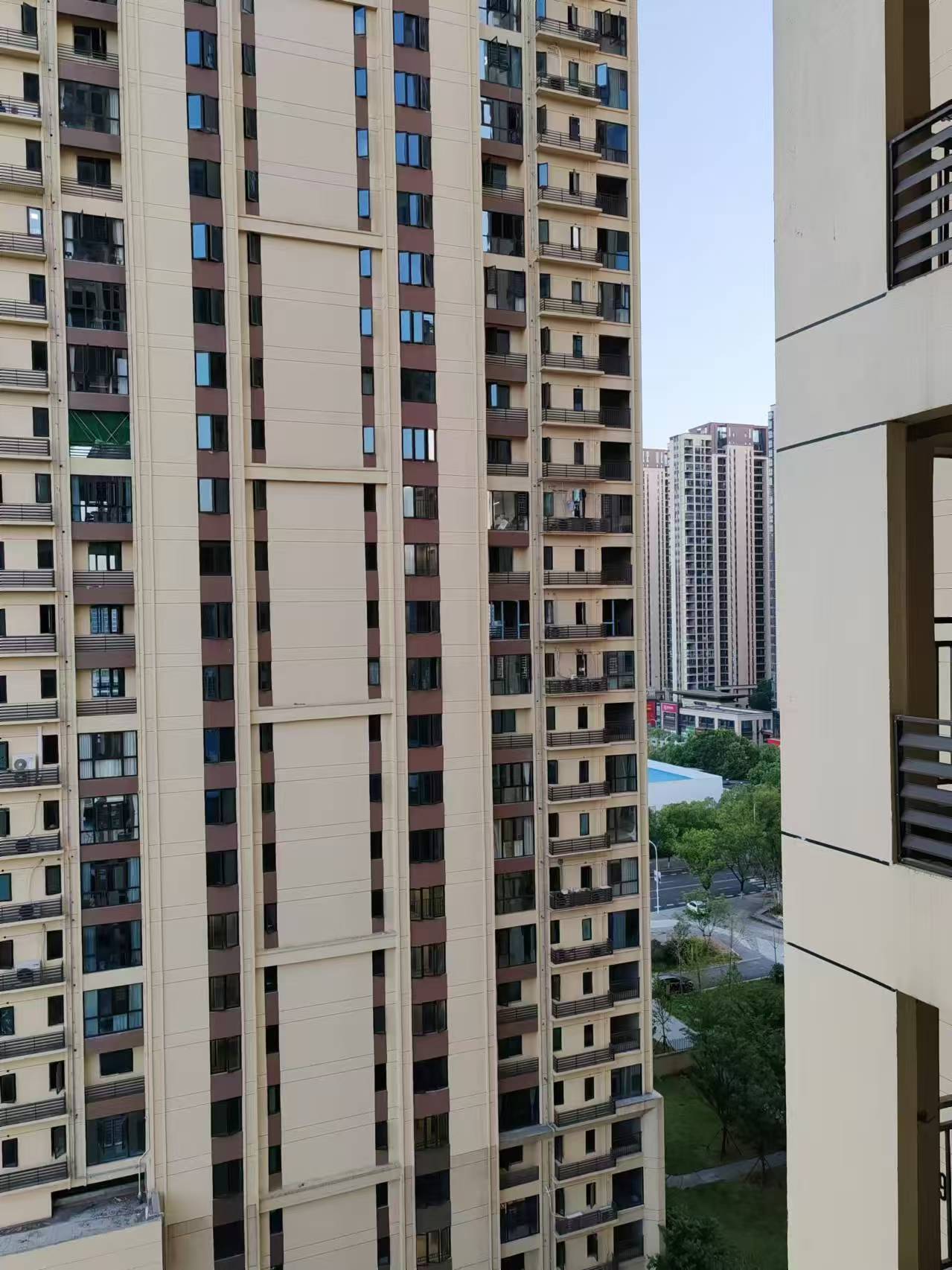 弘阳昕悦府  3室2厅2卫   2000.00元/月室内图