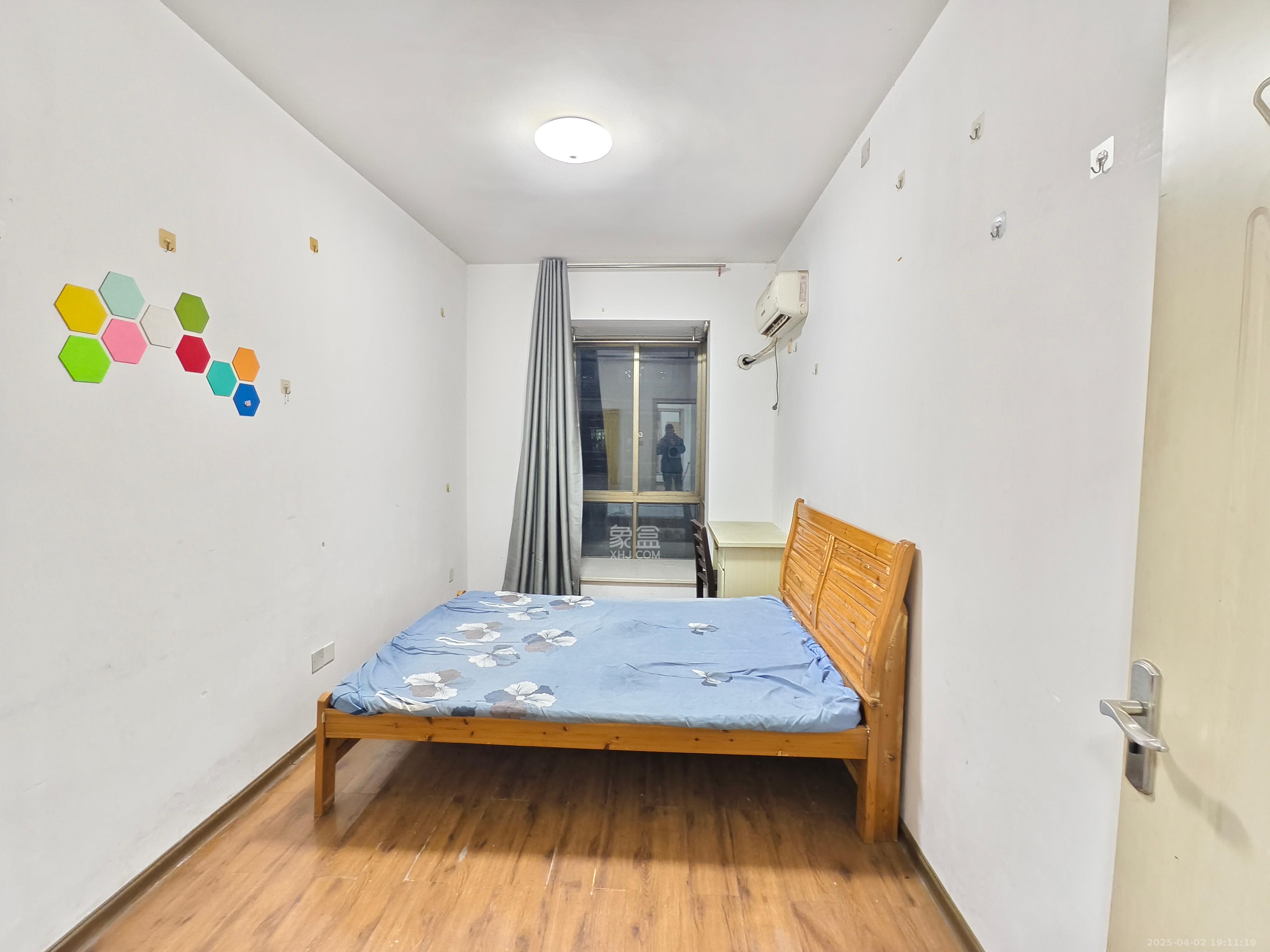 麓谷沐春园 4室2厅1卫 2200.0元/月 麓谷沐春园 4室2厅1卫 2200.0元/月室内图