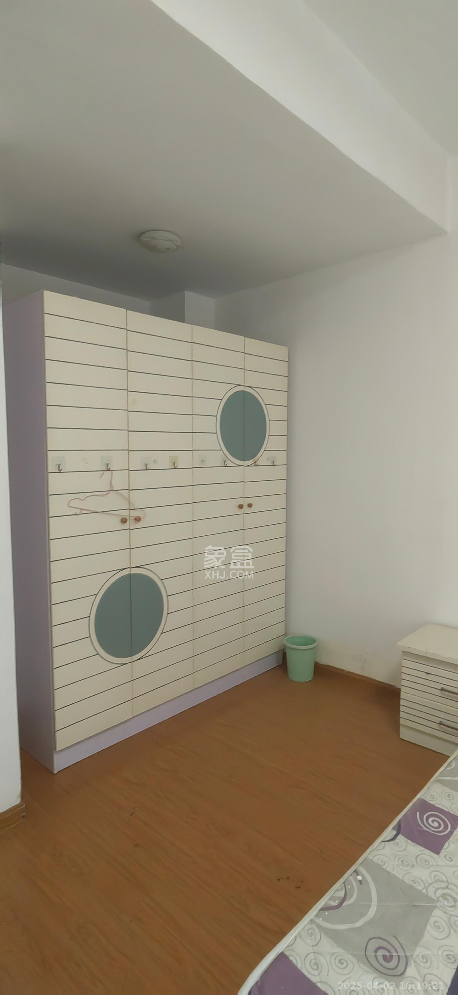 湘府9号 3室2厅1卫 2600.0元/月 湘府9号 3室2厅1卫 2600.0元/月室内图