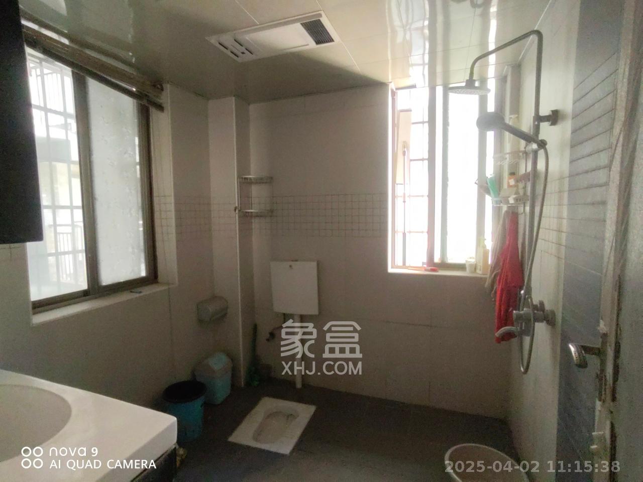 南郡明珠  3室2厅2卫   1600.00元/月室内图