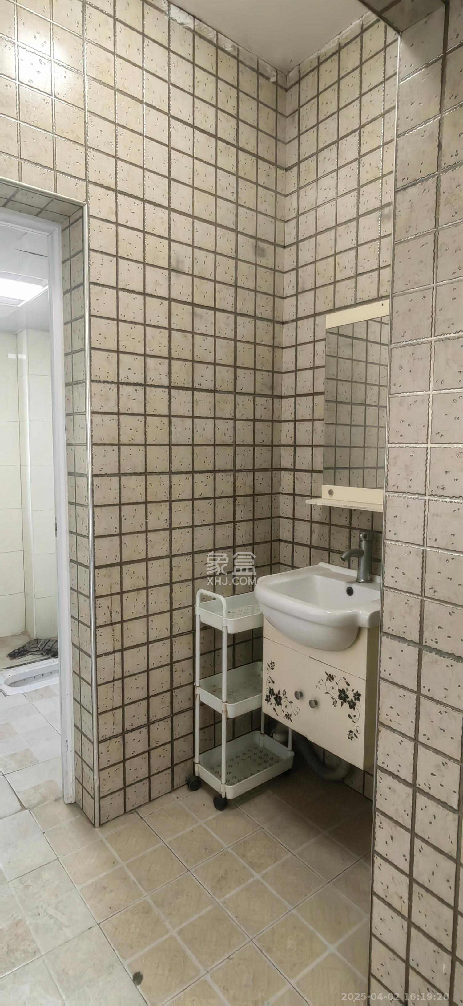 湘府9号 3室2厅1卫 2600.0元/月 湘府9号 3室2厅1卫 2600.0元/月室内图