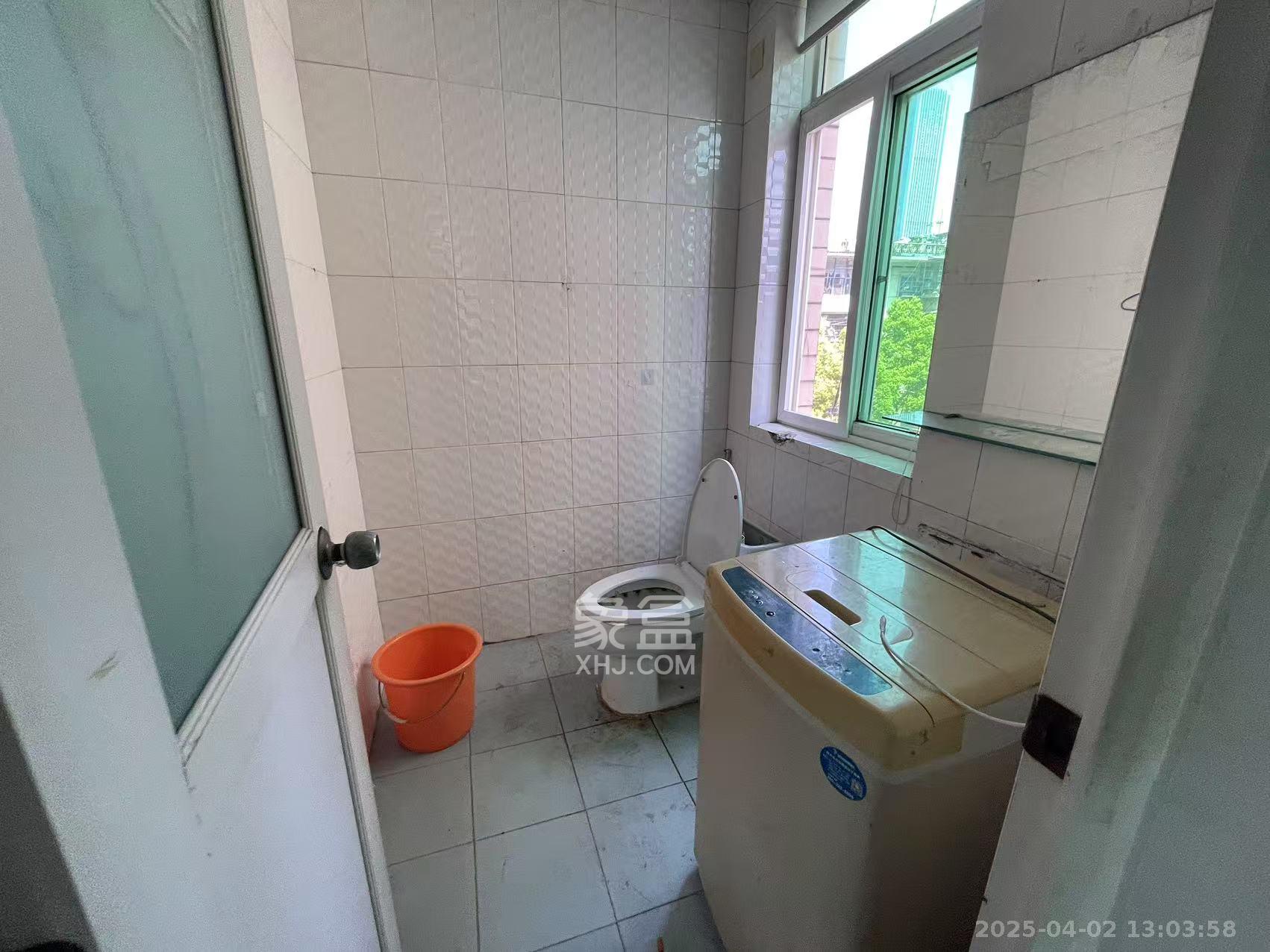 八方公司宿舍(师家老屋)  3室2厅1卫    2300.0元/月 八方公司宿舍(师家老屋)  3室2厅1卫    2300.0元/月室内图