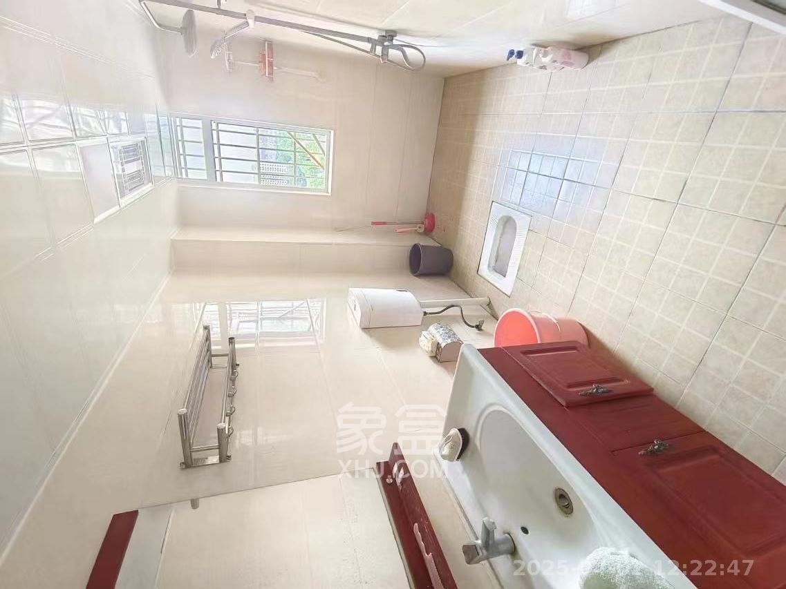 家兴苑 3室2厅2卫 2400.0元/月 家兴苑 3室2厅2卫 2400.0元/月室内图