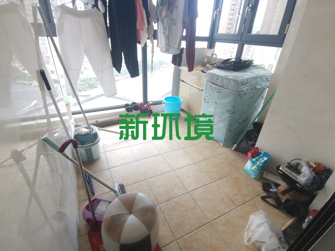 山水印象  3室2厅1卫   99.80万客厅